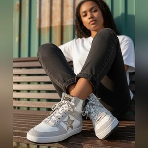 Vintage Havana Layup high top sneakers size 9